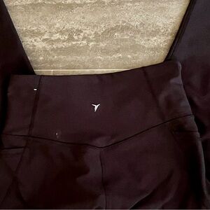 Old Navy Women's Black Athletic Leggings and Old Navy Cropped Athletic Top